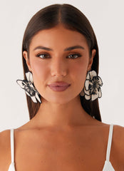 Toria Flower Earrings - Ivory